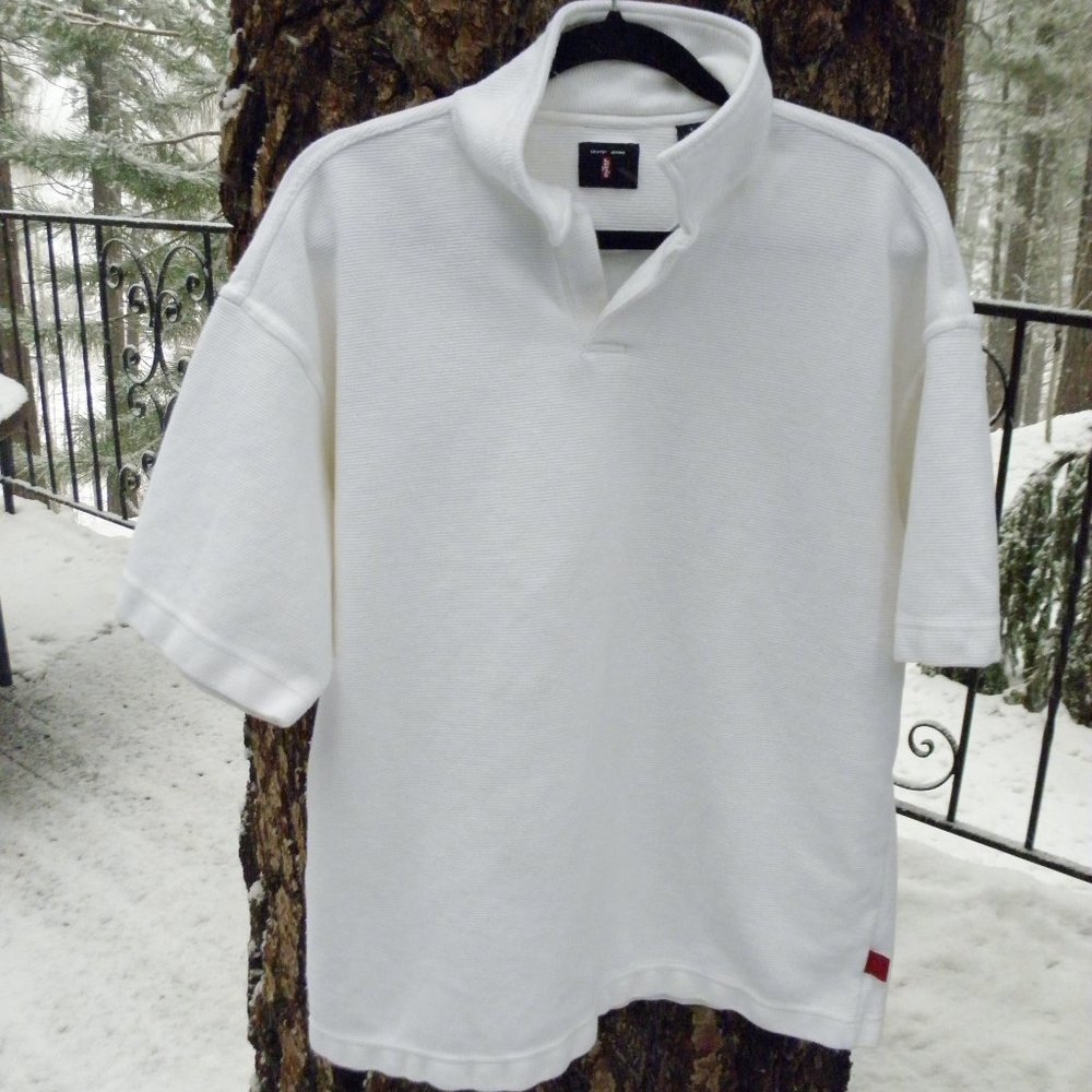 NWOT Men's Levis shirt. Heavy duty cotton. Very soft material. Large
